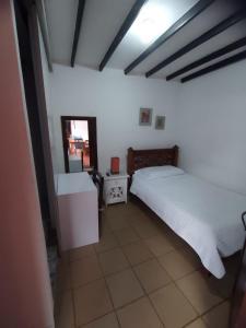 Hotel Colonial Andino - Parque principal de Pitalito客房内的一张或多张床位
