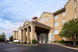 查塔努加Homewood Suites by Hilton Chattanooga - Hamilton Place的停车场酒店 ⁇ 染