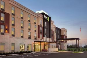 弗洛伦斯Home2 Suites By Hilton Florence Cincinnati Airport South的停车场酒店 ⁇ 染