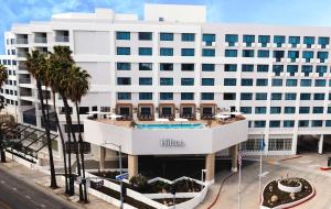 洛杉矶Hilton Santa Monica的酒店外观的 ⁇ 染