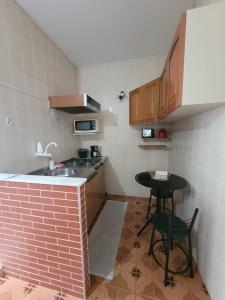 Apartamento em São Lourenço-mg的厨房或小厨房