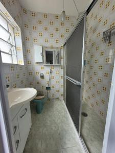 Apartamento em São Lourenço-mg的一间浴室