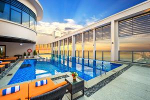 Luxury Apartment - Rooftop Swimming Pool - Beach Front - Hinata Apartment