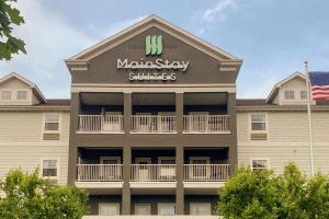 圣罗伯MainStay Suites St Robert-Fort Leonard Wood的建筑上标有目标套房