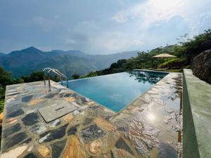 埃拉Dolape Villa的山景游泳池