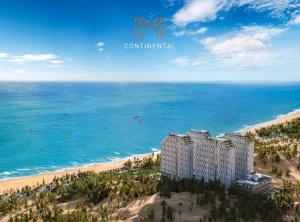 潘切M Continental by Mandala Mui Ne的享有海滩和海洋的空中景致