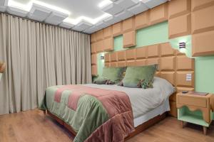 格拉玛多Chocoland Hotel Gramado soft opening的卧室配有一张床