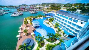 格罗斯岛Harbor Club St Lucia, Curio Collection by Hilton的享有码头的度假村空中景致