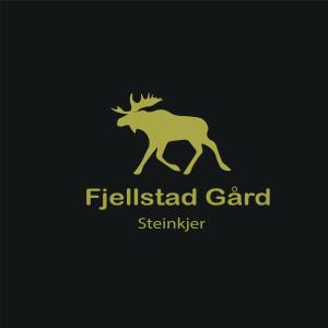 斯泰恩谢尔Fjellstad Gård - 2 minutes from E6 and 5 minutes drive from Steinkjer city的黑底下金鹿的标志