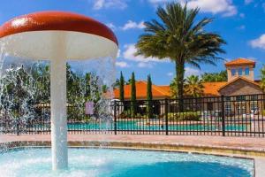 奥兰多前往佛罗里达度假屋的围栏前的游泳池中的喷泉