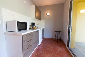 Casa Vecchia rooms + apartments的厨房或小厨房