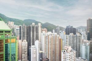 香港万怡酒店的享有城市和高楼的景色