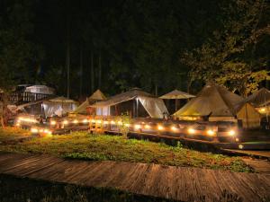 ShimodaMinamiaso STAYHAPPY - Vacation STAY 28451v的一群夜晚带灯的帐篷