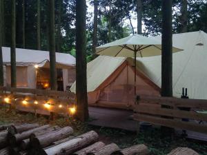 ShimodaMinamiaso STAYHAPPY - Vacation STAY 28451v的树林里几个灯的帐篷