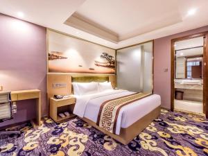 广州广州汇和酒店(汇龙信息产业科技园店)的酒店客房设有一张大床和一台电视。