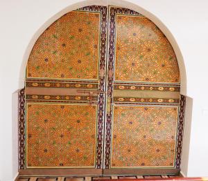卡萨布兰卡Ryad 91的建筑物内华丽的木门