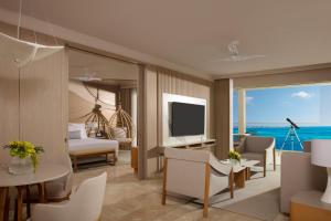 坎昆Breathless Cancun Soul Resort & Spa - Adults Only - All Inclusive的海景小型套房