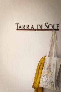 博尼法乔Aria Cigala的墙上读书的塔拉迪奥医生销售的标志