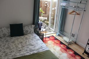 Urban Retreat客房内的一张或多张床位