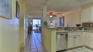 Destin on the Gulf 302 - Perfect location for a nice family getaway
