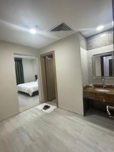 ديار المشاعر للشقق المخدومة Diyar Al Mashaer For Serviced Apartments的一间浴室