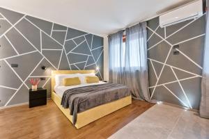 维纳利亚瑞勒Casa RIGOLA by Apartments To Art的一间卧室配有一张几何式墙床