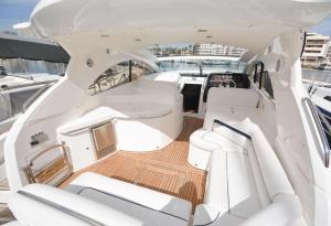 费特希耶Special Yacht Rental in Gocek的享有游艇驾驶舱的景色