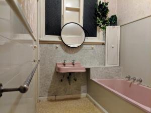 Homestay in Devonport的一间浴室