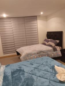 Hermoso departamento en La Paz-Bolivia客房内的一张或多张床位