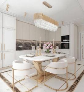 巴库Special VIP Mariott Apartment的白色的用餐室配有桌子和白色的椅子