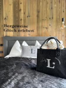 圣迈克尔隆高Das Liftplatzl的睡床上的黑包