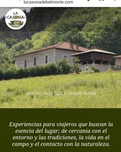 OviñanaAgroturismo La Casona de Belmonte的田野里房子的照片