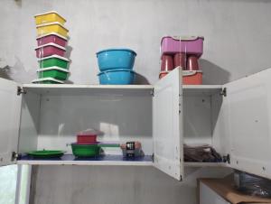 SaubaraCasa laranja cabuçu的碗柜和其他碗碟