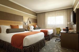 旧金山阿卜联合广场酒店的酒店客房设有两张床和电视。