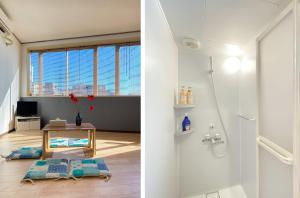 东京Uhome Mitomi Home 3F的带淋浴和桌子的白色浴室