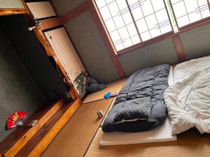 信州上田 定宿客房内的一张或多张床位