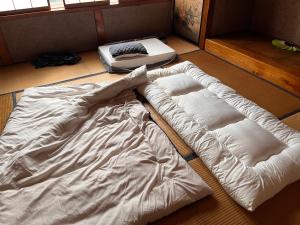 信州上田 定宿客房内的一张或多张床位