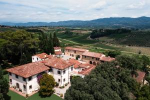 芬奇Exclusive Wine Resort - Villa Dianella的享有葡萄园房屋的空中景致