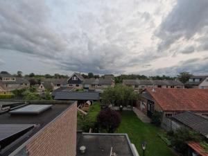 Sint PancrasPancras Penthouspitality的从房子屋顶上欣赏美景