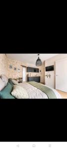 IMHOST - Amazing architect studio Père Lachaise客房内的一张或多张床位