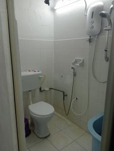 SERI BAKAWALI HOMESTAY的一间浴室