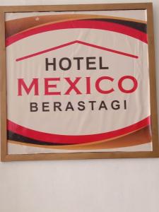 不拉士打宜Hotel Mexico Berastagi的酒店墨西哥啤酒花标志