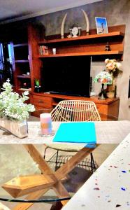 希洪m&j的客厅配有平面电视和桌子。