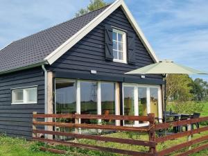 GuestHouse Amsterdam "City Farmer" lodge with a skyline view in the countryside