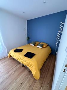 Appartement T3 cosy et moderne客房内的一张或多张床位