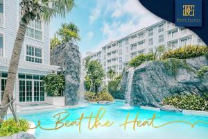 纳仲天Grand Florida Beach Waterpark Condo Resort的瀑布酒店,词典最热