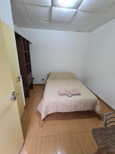HOSTEL RESIDENCIAL SAENZ PEÑA客房内的一张或多张床位