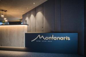 维拉巴萨Montanaris Alpine - Active - Relax的大楼内蒙马汀酒店标志
