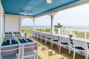 大洋城Hilton Garden Inn Ocean City Oceanfront的海景用餐室