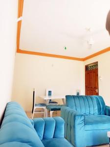 Bliss homestay apartment with swimming pool的休息区